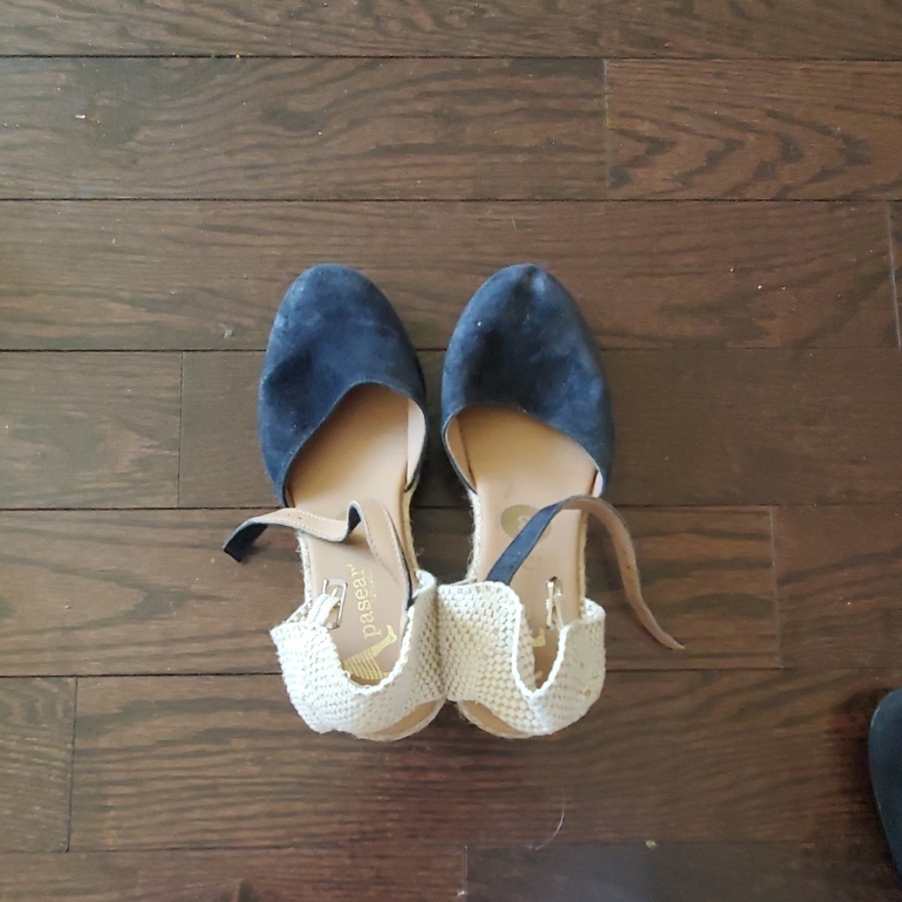 HEELS *NEGOTIABLE